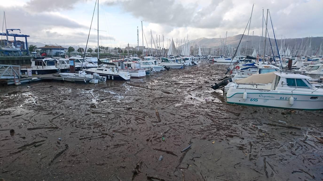 Suciedad en el puerto de Hendaia