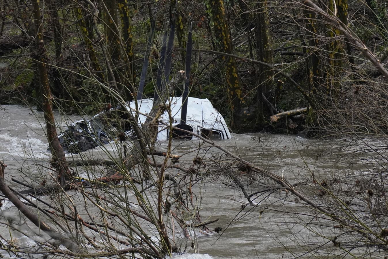 Fotos: Rescatan del río Bidasoa en Lesaka el cuerpo del vecino de Elizondo