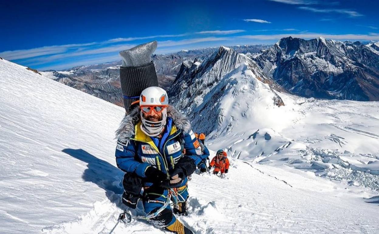 Alex Txikon durante el anterior intento de ascenso al Manaslu en invierno