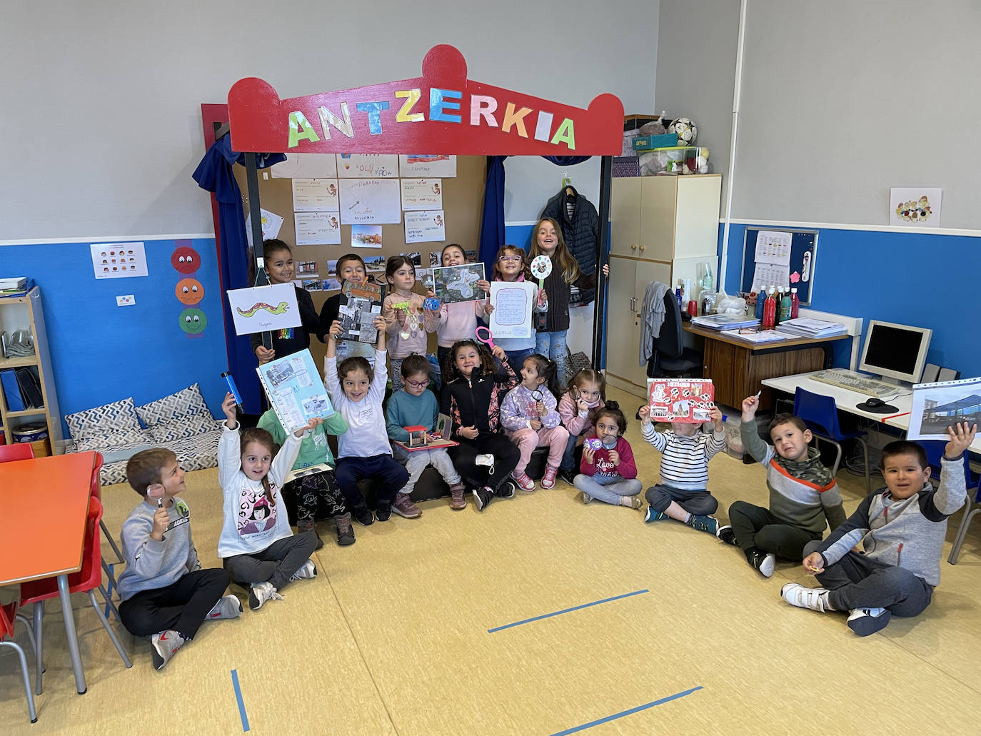 Los niños de Infantil, pasándoselo en grande.