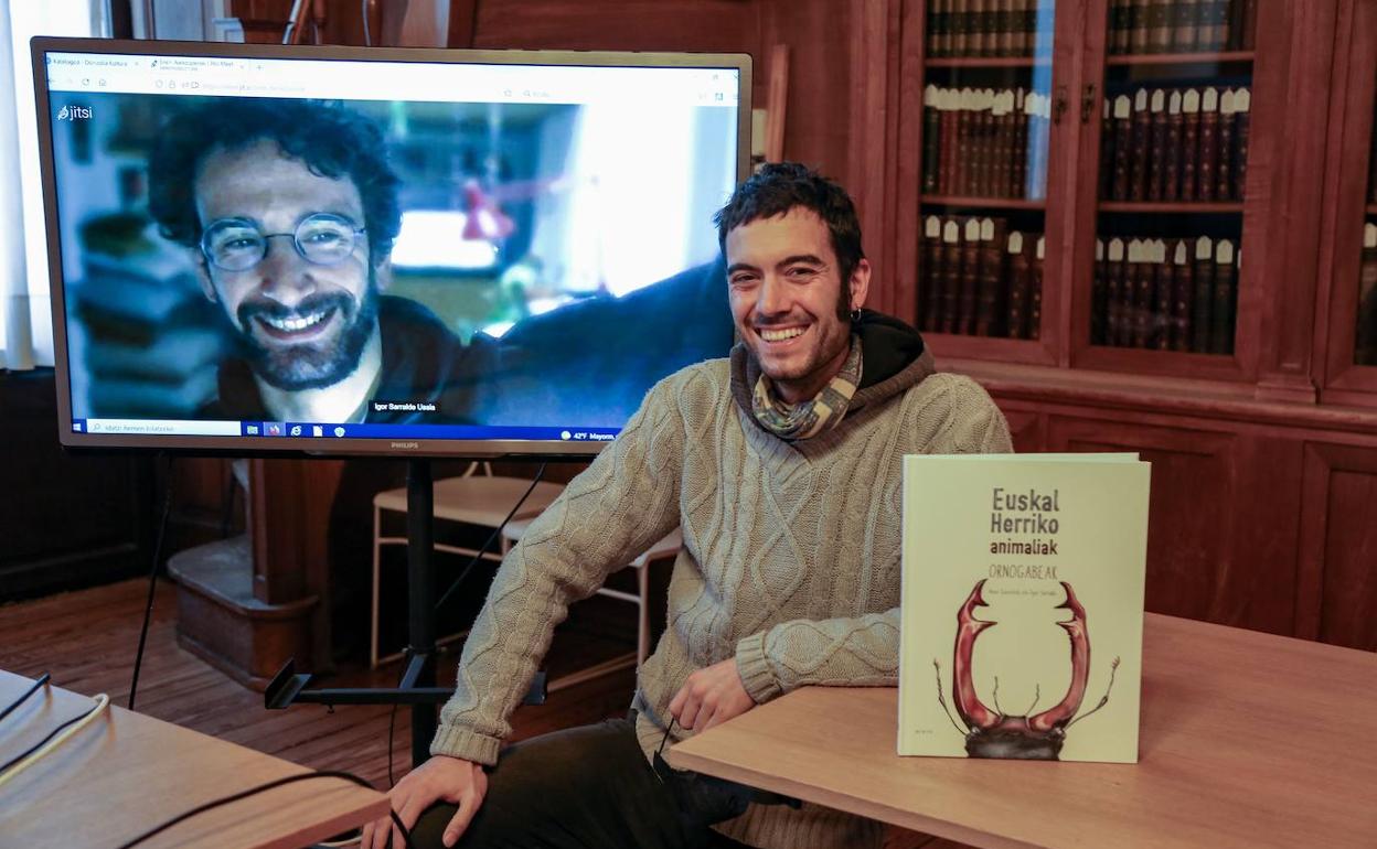 Asier Gorostidi eta Igor Sarralde, Donostian egindako aurkezpenean. 