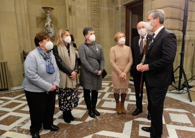 Imagen secundaria 1 - Tres momentos del acto.