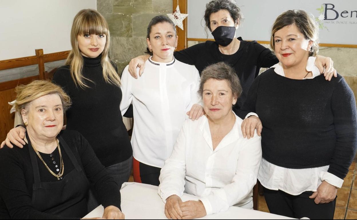 Encarna y Sole Bengoetxea comandan elequipo de Benta Belauntza. 