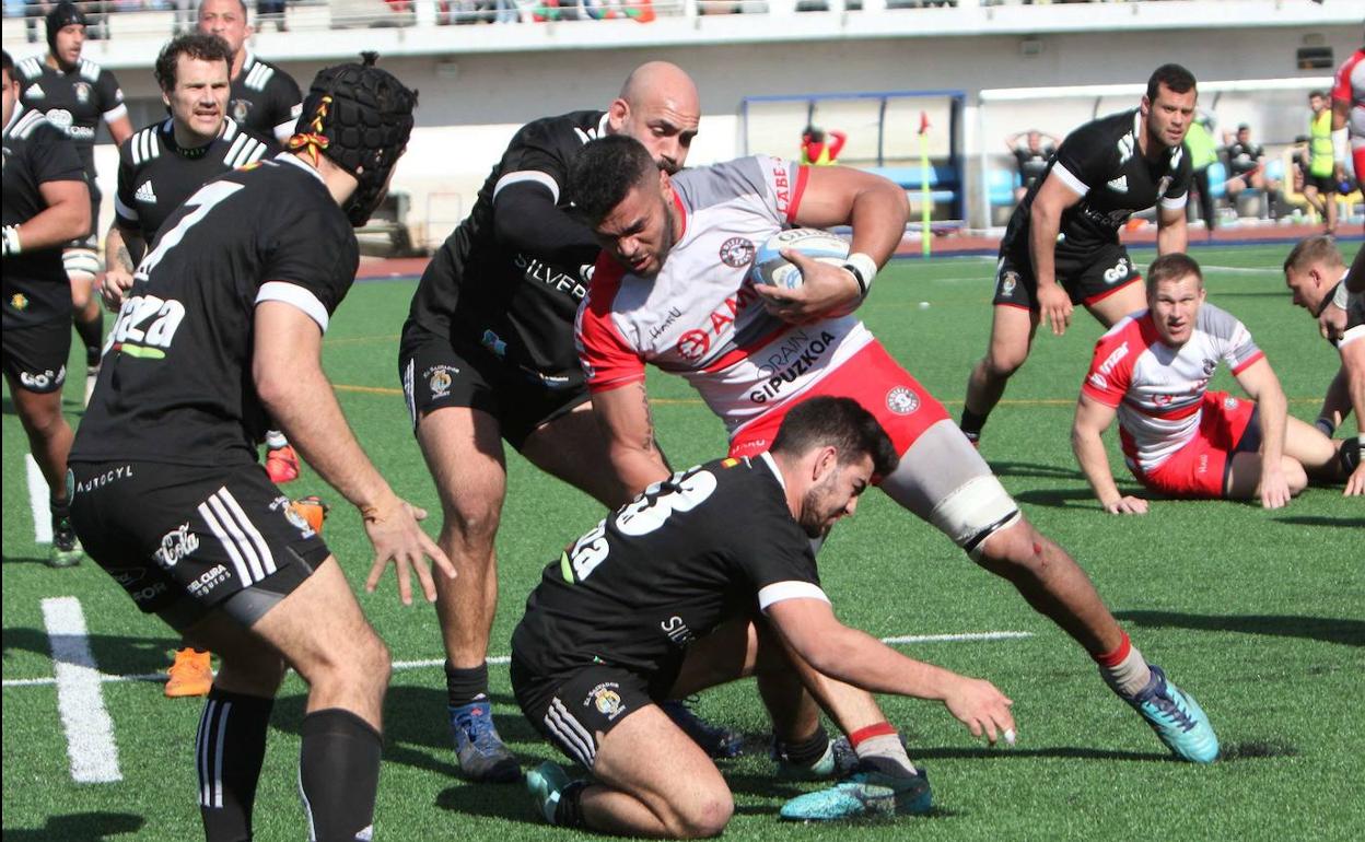 Leauma, durante un partido con el Ampo Ordizia. 