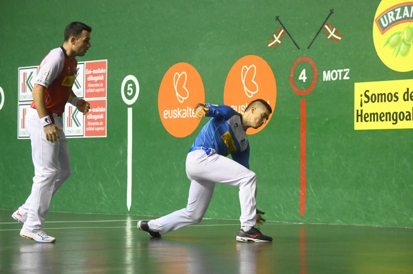 Fotos: Irribarria y Rezusta, nuevos líderes tras imponerse a Jaka y Mariezkurrena en Tolosa