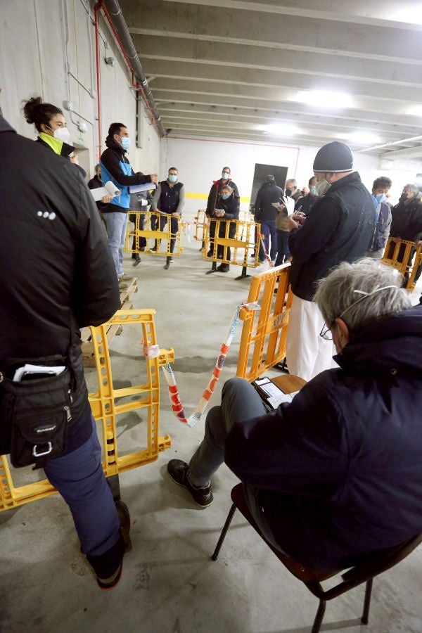 Fotos: Las dudas llegan a la lonja de pescado