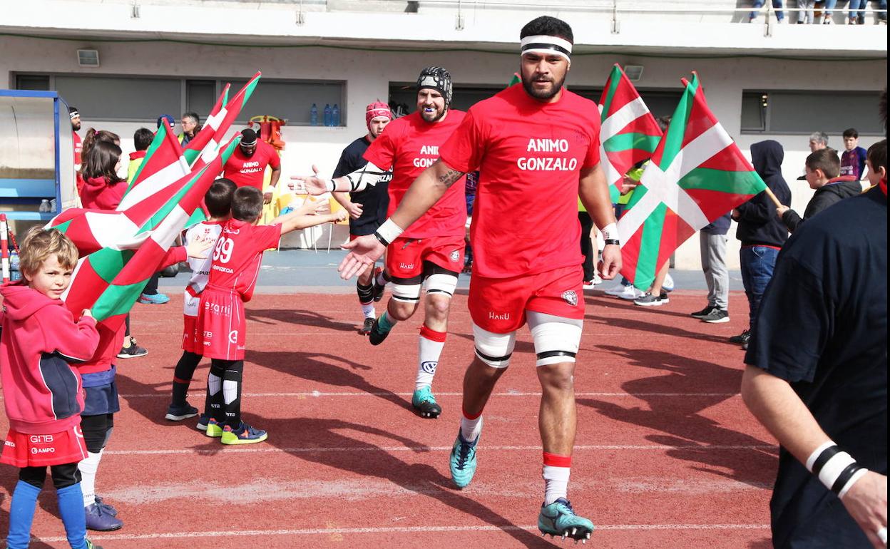 Kawa Leauma salta al terreno de juego de Altamira.