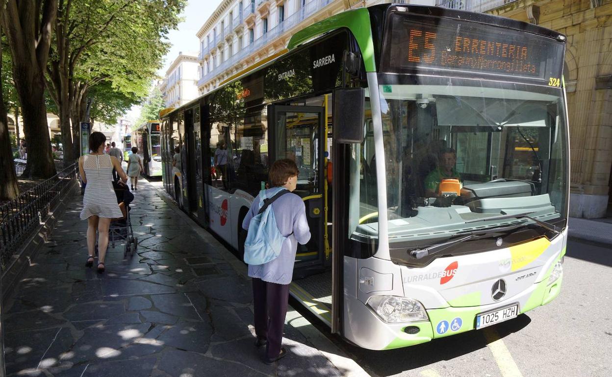 El desfile de Olentzero y Mari Domingi modificará las líneas de Lurraldebus en Donostia