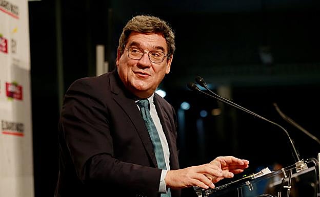 El ministro José Luis Escrivá interviene en el Foro Empresarial organizado por El Diario Vasco. 