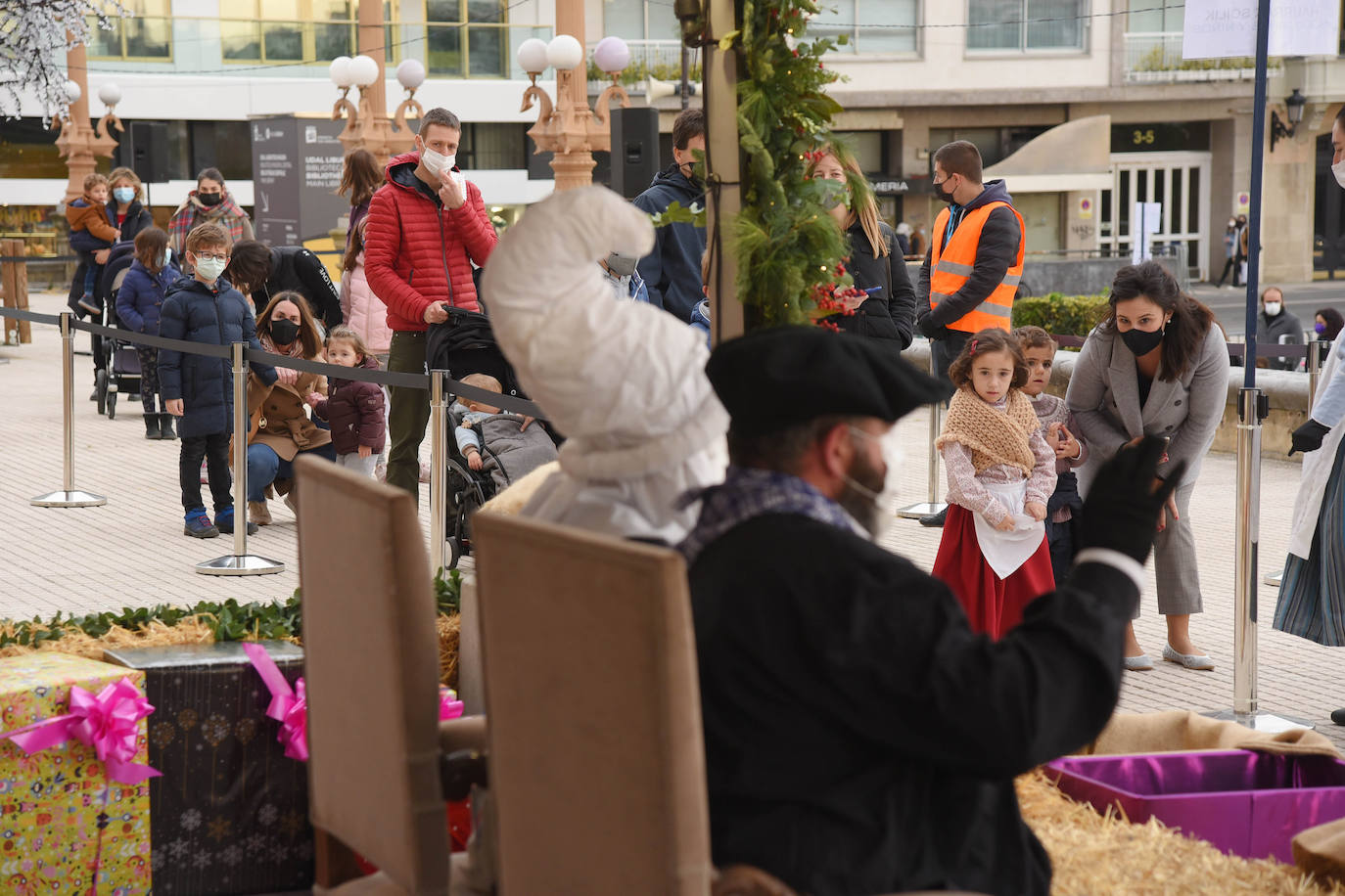 Fotos: Olentzero y Mari Domingi visitan las calles de Donostia