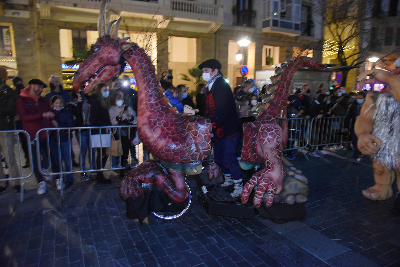Fotos: Olentzero y Mari Domingi visitan las calles de Donostia