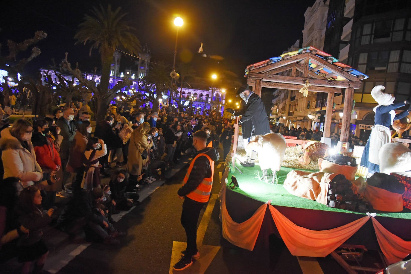 Fotos: Olentzero y Mari Domingi visitan las calles de Donostia