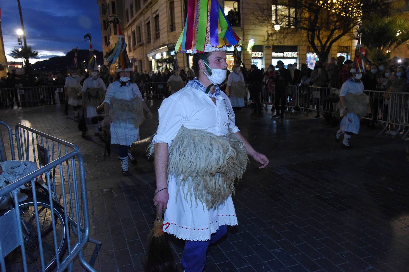Fotos: Olentzero y Mari Domingi visitan las calles de Donostia