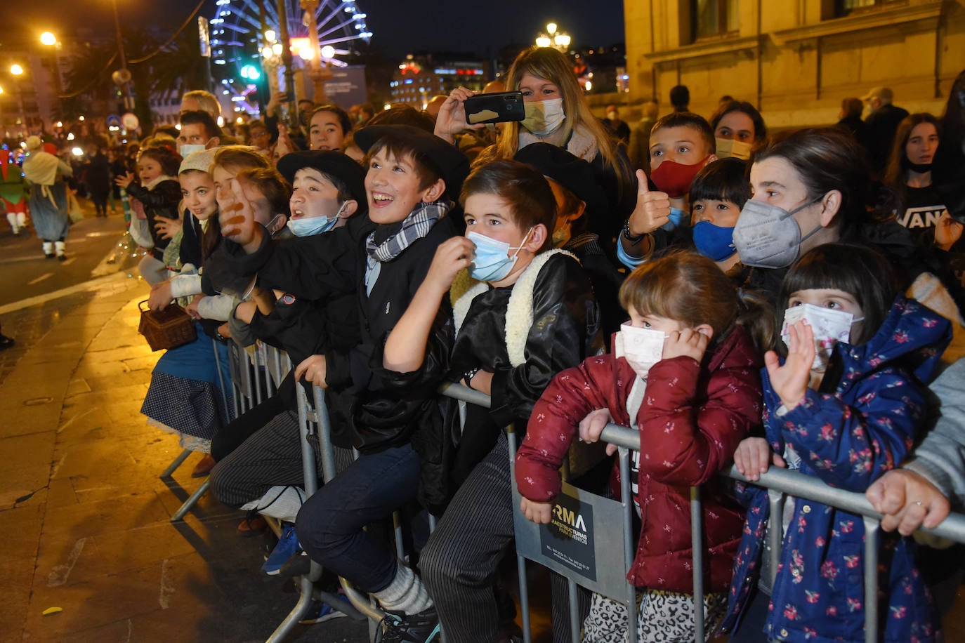 Fotos: Olentzero y Mari Domingi visitan las calles de Donostia
