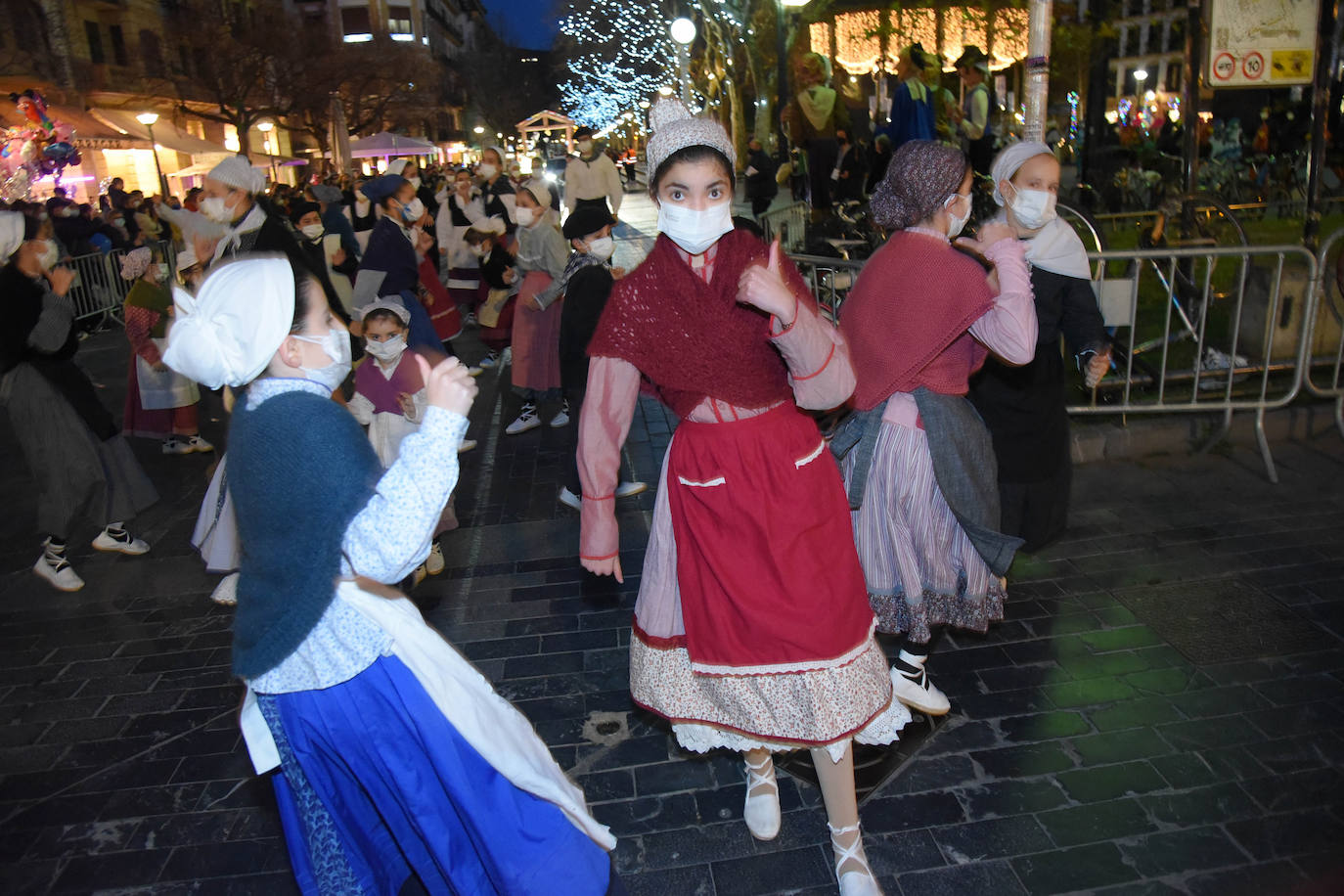 Fotos: Olentzero y Mari Domingi visitan las calles de Donostia