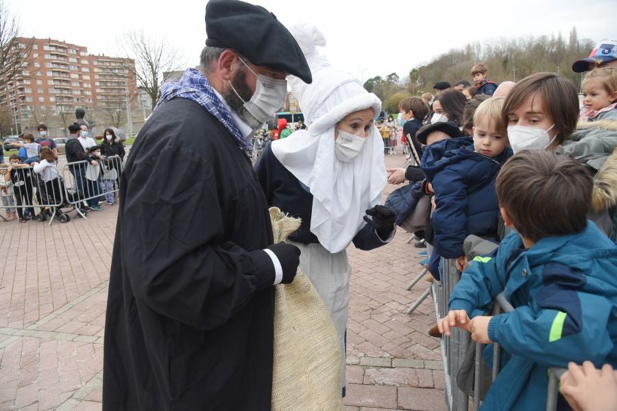 Fotos: Olentzero y Mari Domingi visitan las calles de Donostia