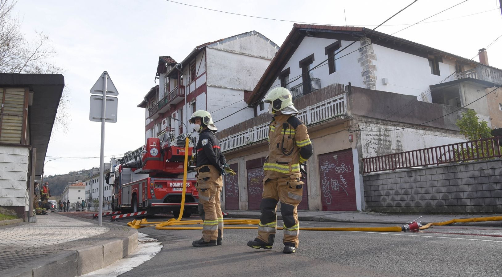Fotos: Un incendio calcina una vivienda en Hernani