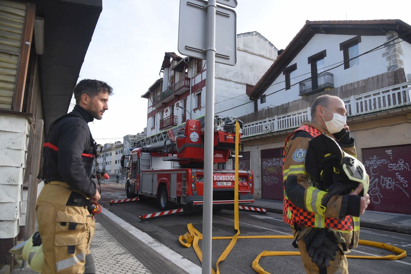 Fotos: Un incendio calcina una vivienda en Hernani