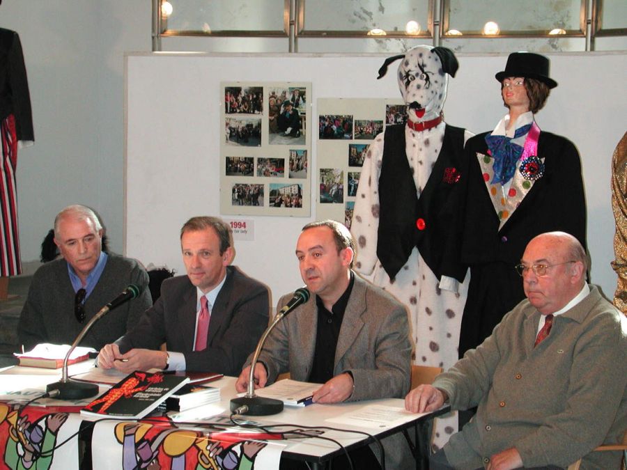 Izda a derecha: Tomás Hernández, Xabier Alkorta, Antton Izagirre y Antxon Elósegui, durante la presentación del libro de carteles del carnaval tolosano.