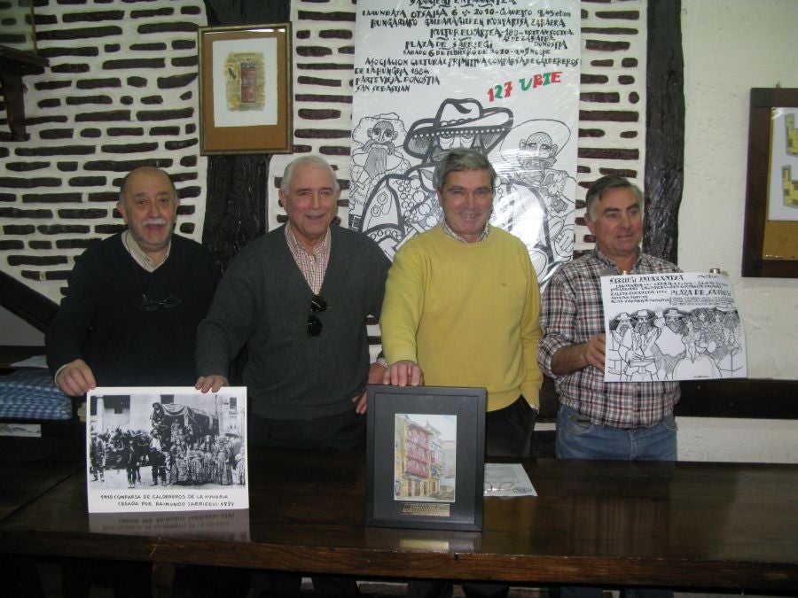 Tomás Hernández, junto a Jose Antonio Lucas y Manolo Arbaiza, durante la presentación de los caldereros en 2010.