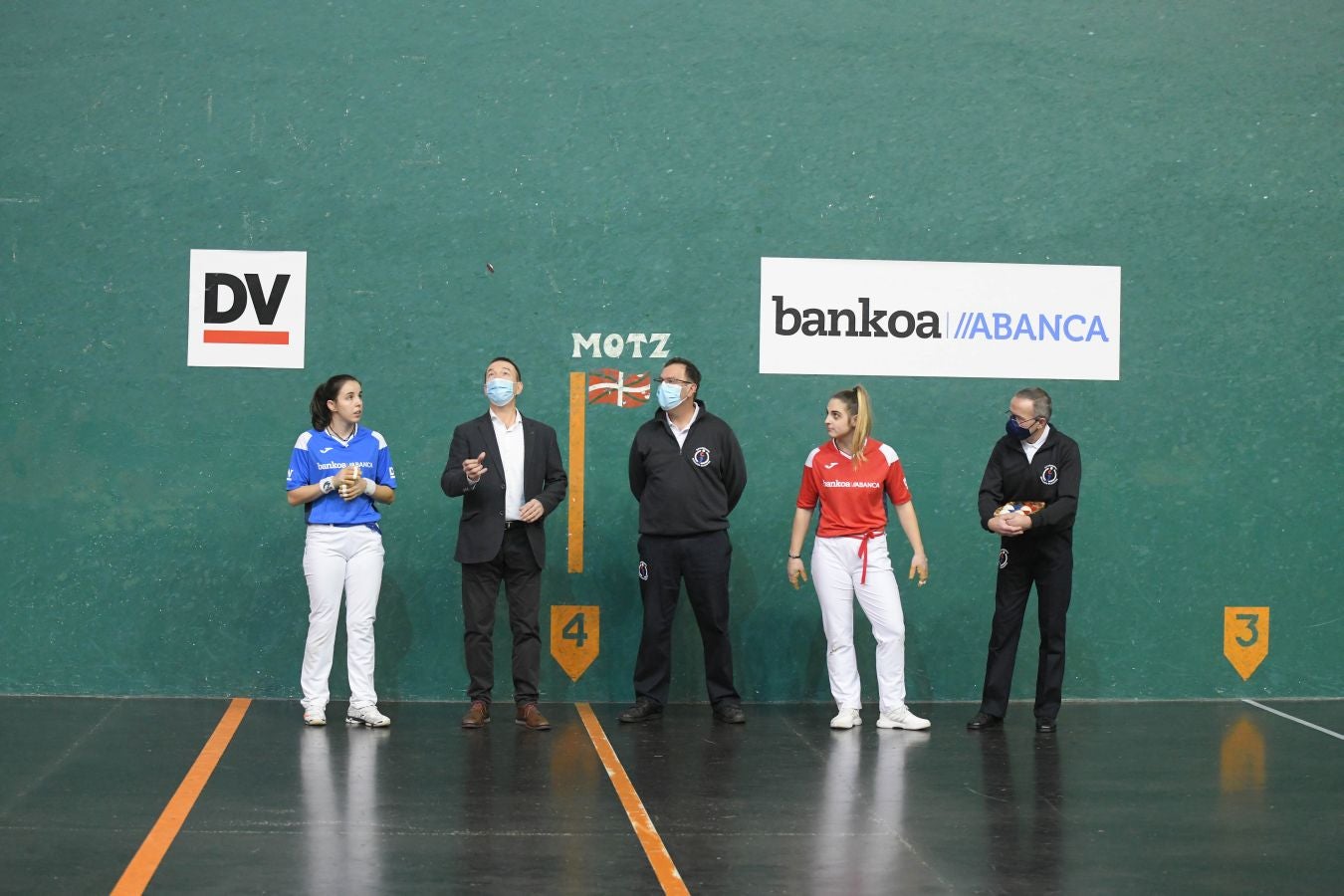 Olatz Arrizabalaga destroza a Amaia Aldia con el saque (6-22) y sucede a la de Dima en el palmarés. 