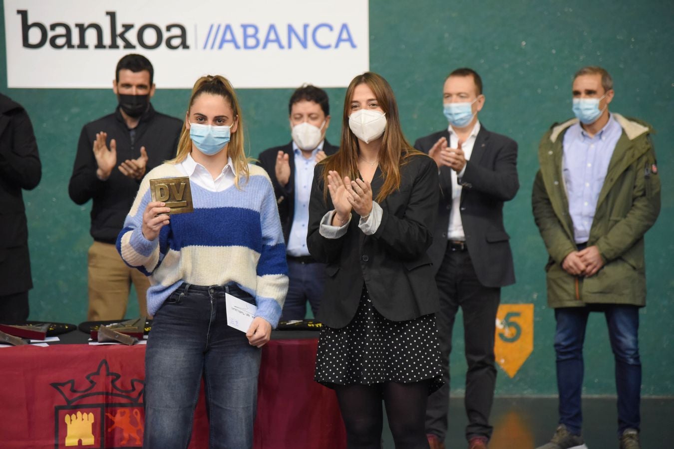 Olatz Arrizabalaga destroza a Amaia Aldia con el saque (6-22) y sucede a la de Dima en el palmarés. 