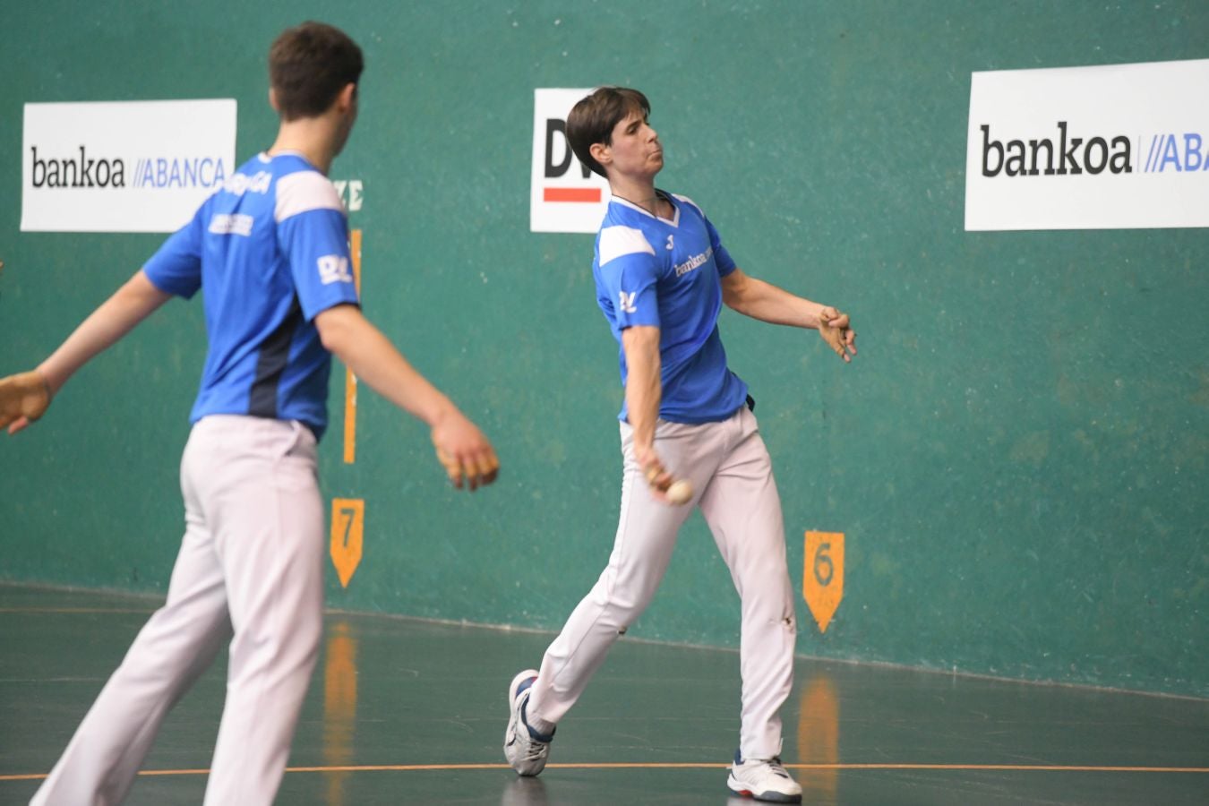 Olatz Arrizabalaga destroza a Amaia Aldia con el saque (6-22) y sucede a la de Dima en el palmarés. 