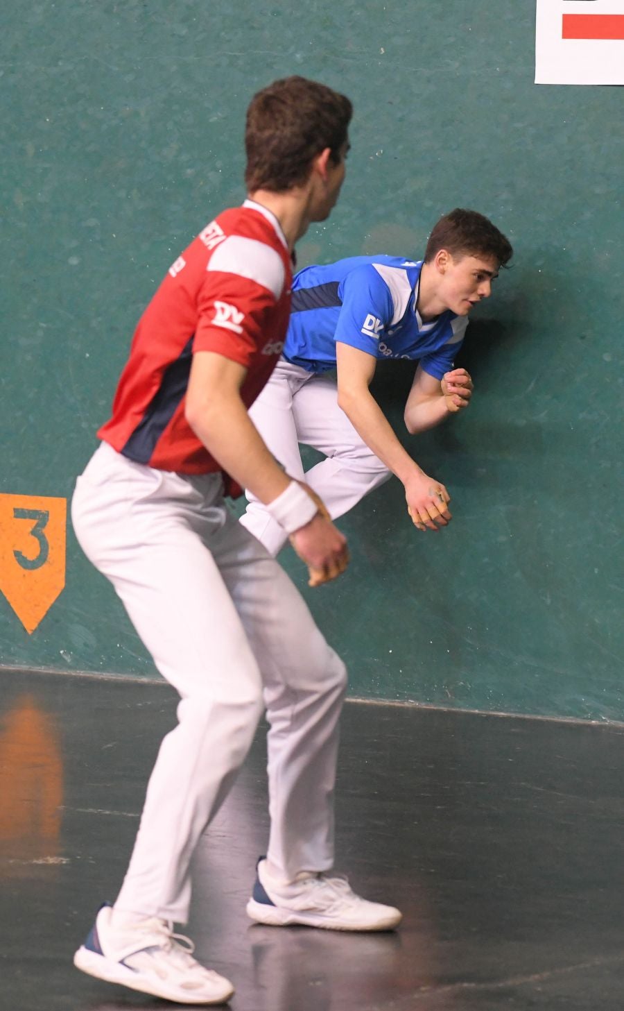 Olatz Arrizabalaga destroza a Amaia Aldia con el saque (6-22) y sucede a la de Dima en el palmarés. 