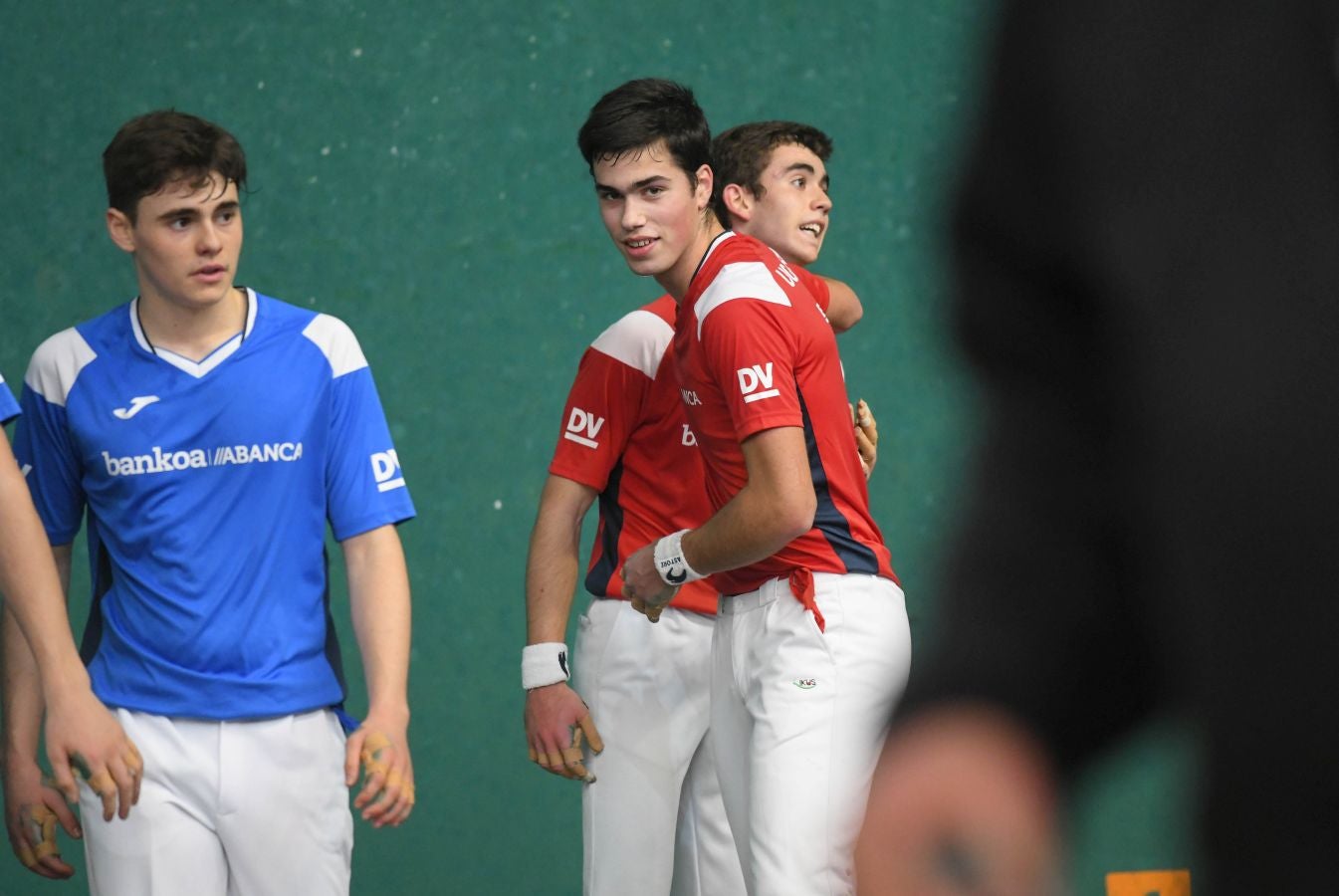 Olatz Arrizabalaga destroza a Amaia Aldia con el saque (6-22) y sucede a la de Dima en el palmarés. 