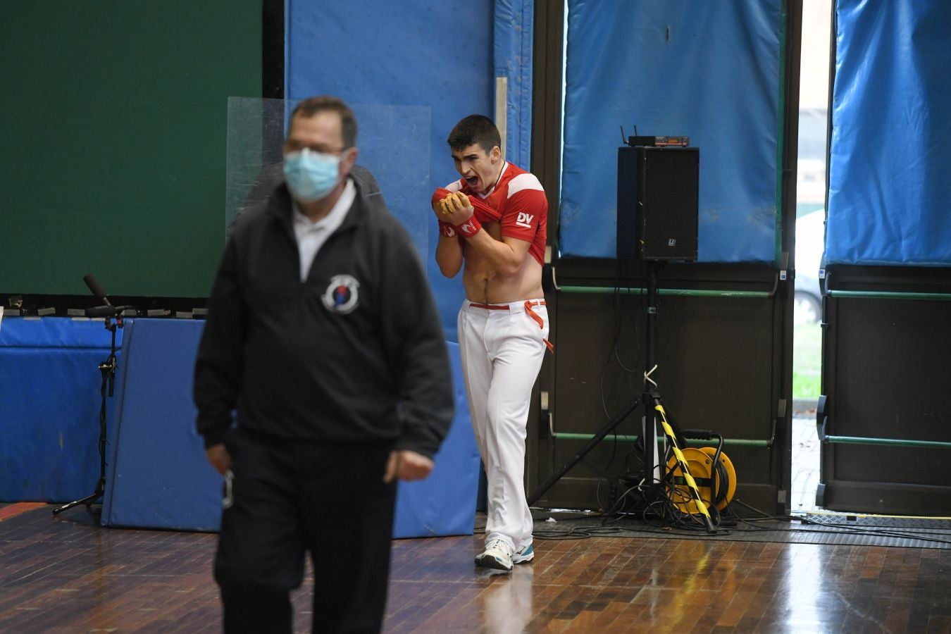 Olatz Arrizabalaga destroza a Amaia Aldia con el saque (6-22) y sucede a la de Dima en el palmarés. 