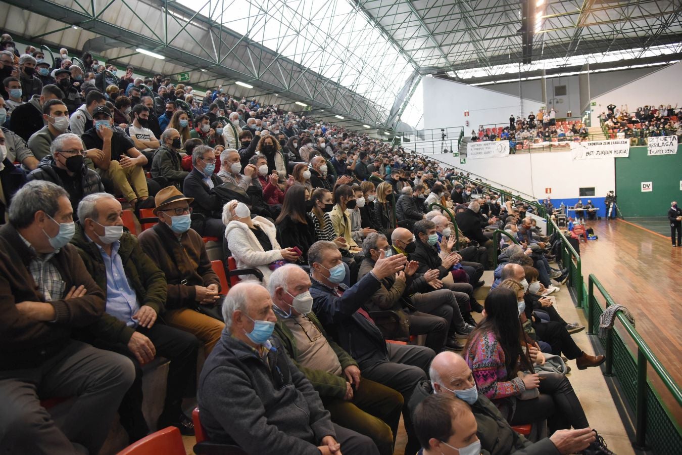 Olatz Arrizabalaga destroza a Amaia Aldia con el saque (6-22) y sucede a la de Dima en el palmarés. 