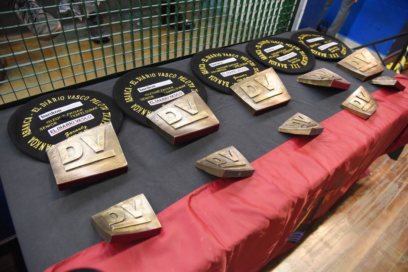 Olatz Arrizabalaga destroza a Amaia Aldia con el saque (6-22) y sucede a la de Dima en el palmarés. 