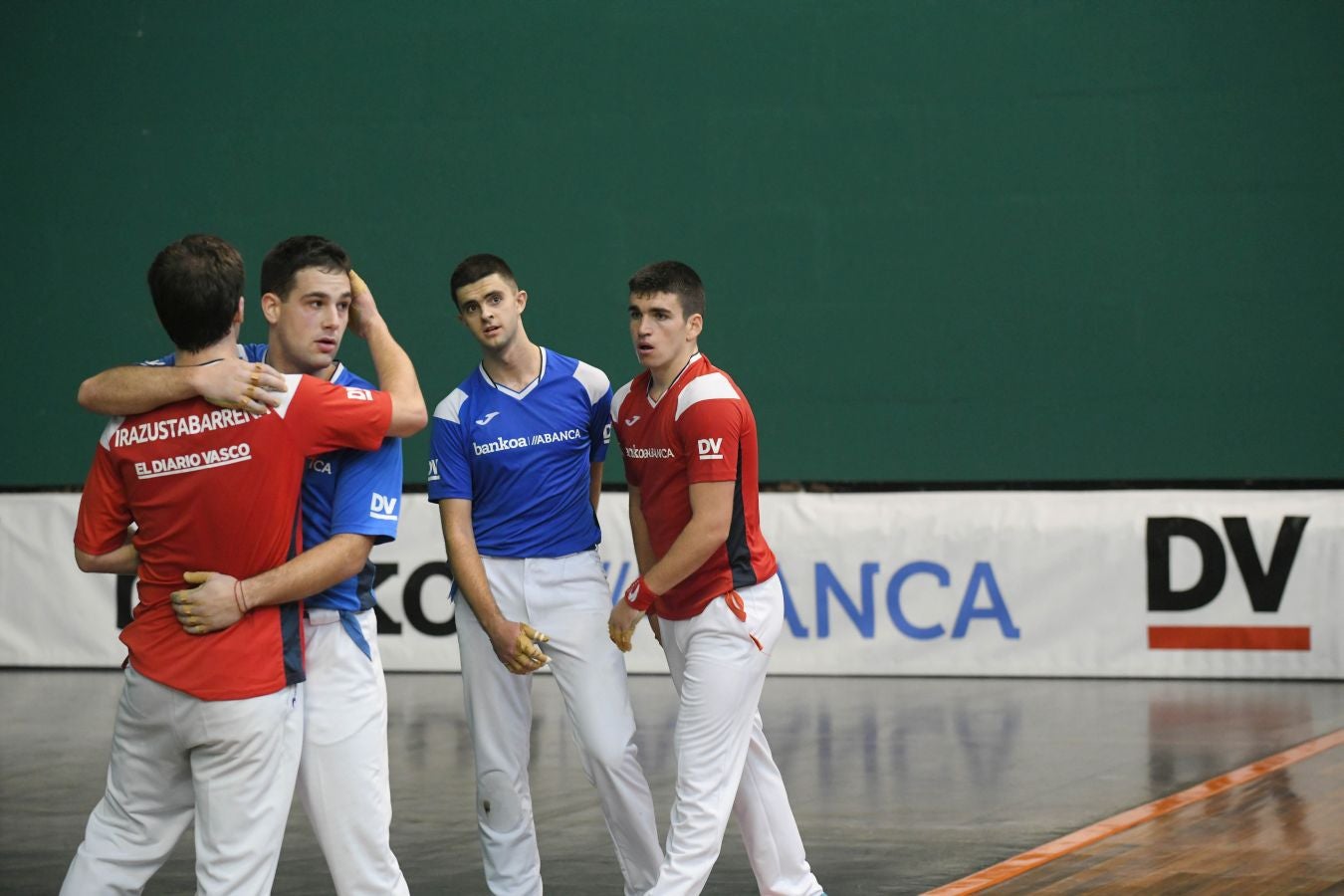 Olatz Arrizabalaga destroza a Amaia Aldia con el saque (6-22) y sucede a la de Dima en el palmarés. 