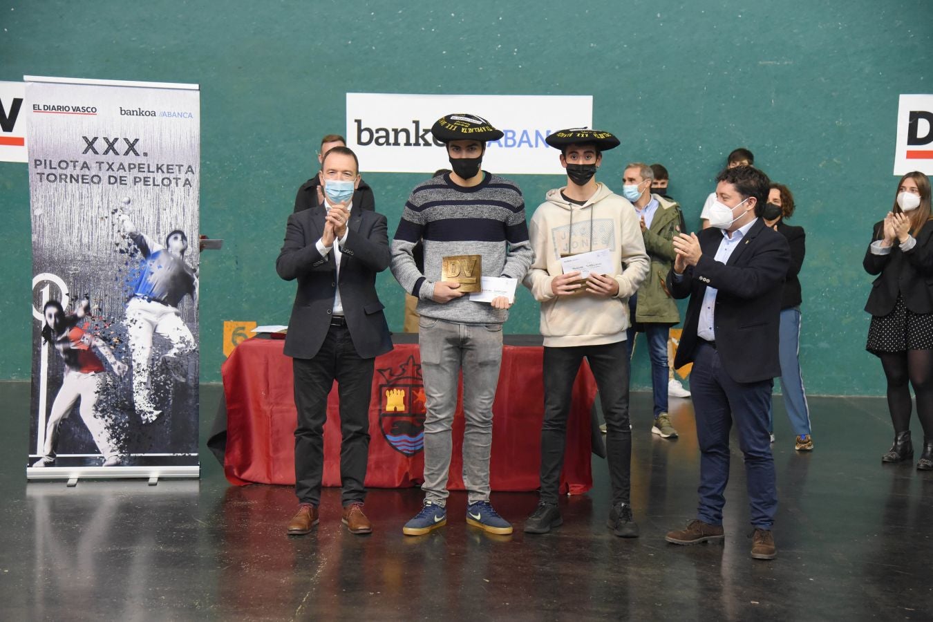 Olatz Arrizabalaga destroza a Amaia Aldia con el saque (6-22) y sucede a la de Dima en el palmarés. 