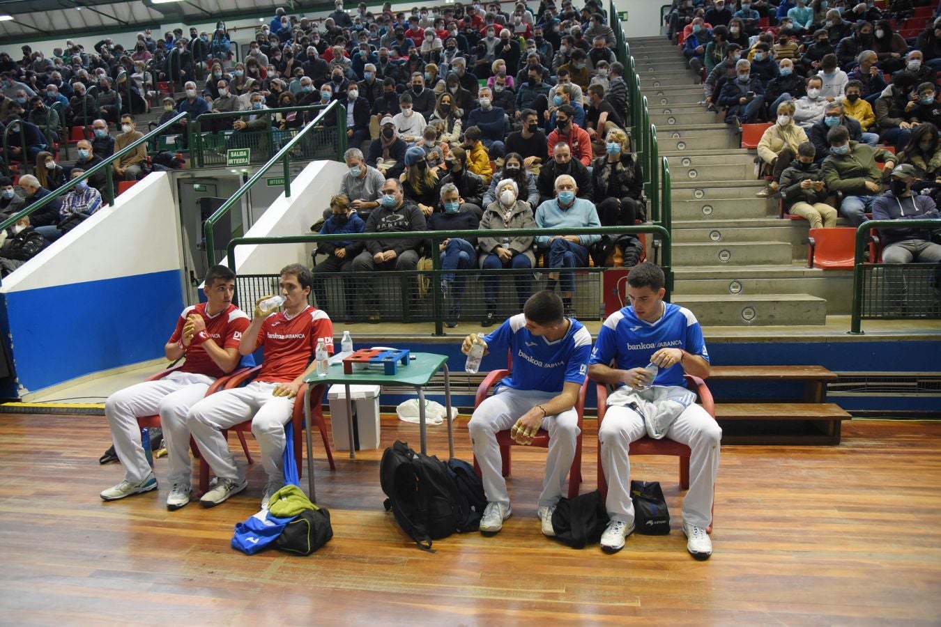 Olatz Arrizabalaga destroza a Amaia Aldia con el saque (6-22) y sucede a la de Dima en el palmarés. 