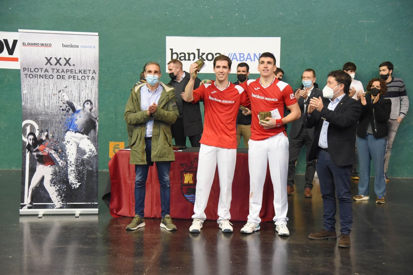 Olatz Arrizabalaga destroza a Amaia Aldia con el saque (6-22) y sucede a la de Dima en el palmarés. 