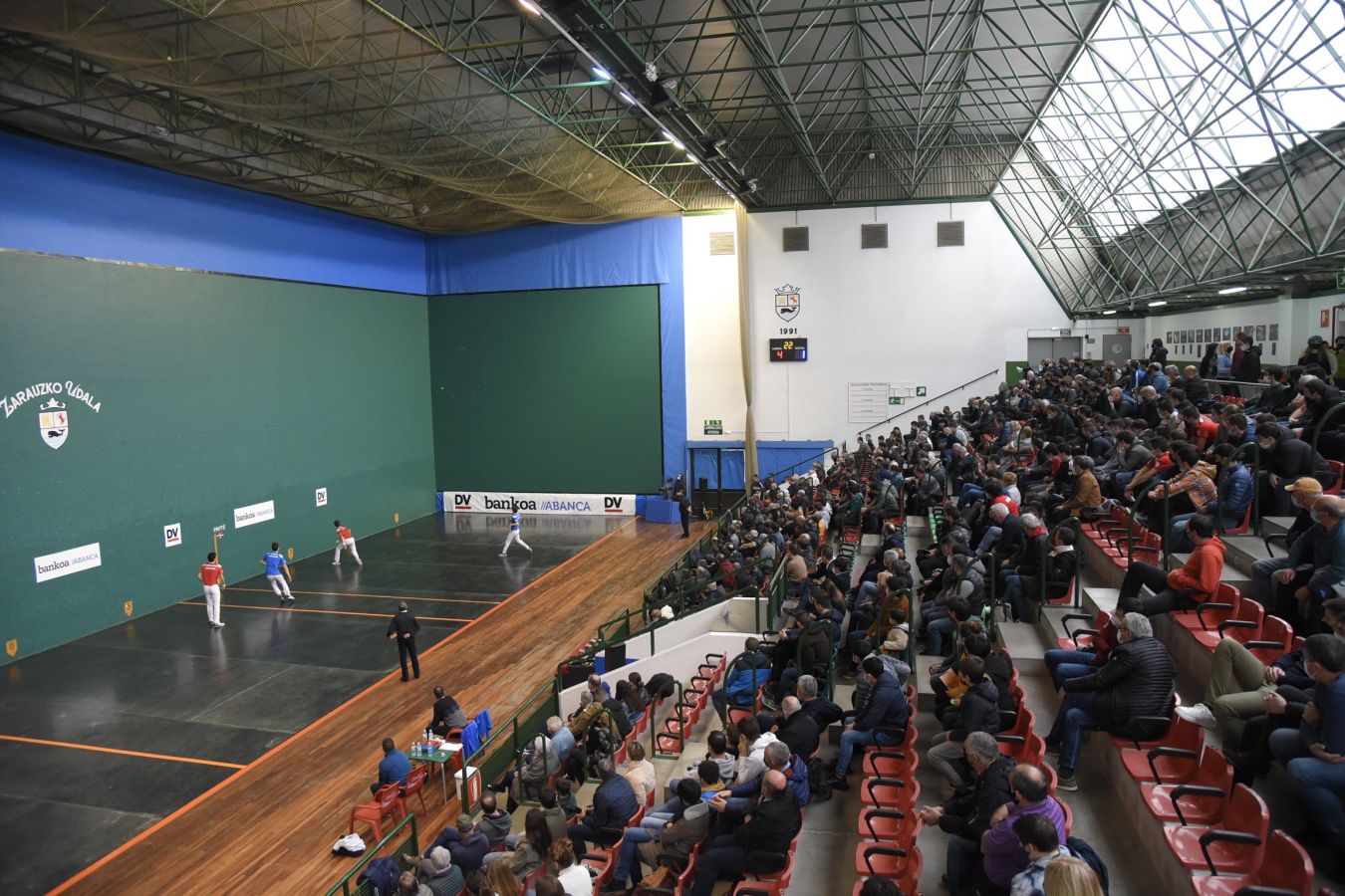 Olatz Arrizabalaga destroza a Amaia Aldia con el saque (6-22) y sucede a la de Dima en el palmarés. 