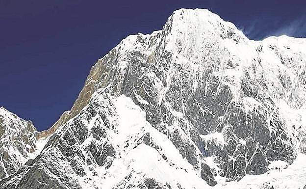 a imponente arista sureste del Annapurna III.