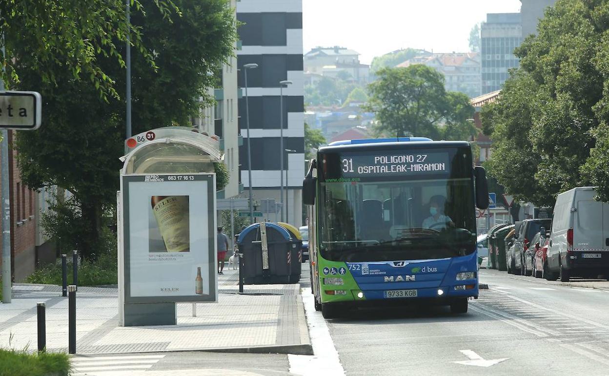Un autobús de la compañía Dbus