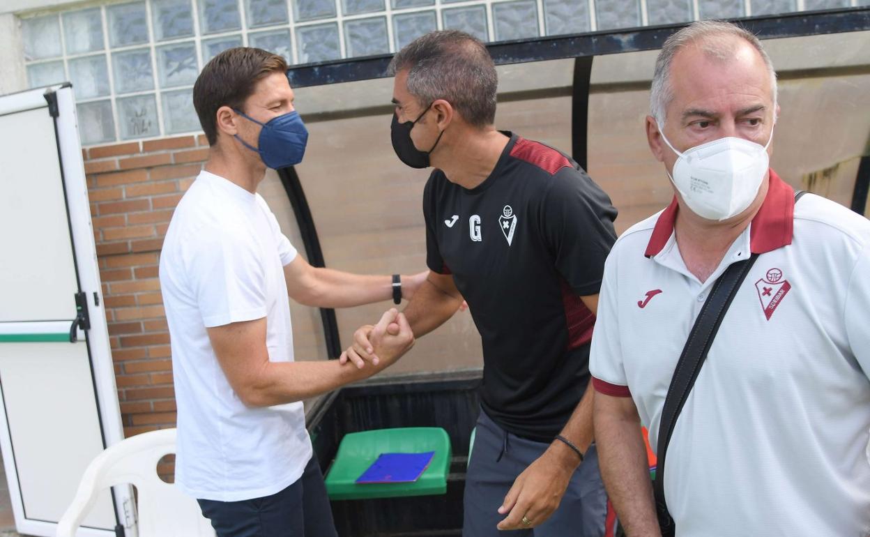 Xabi Alonso y Gaizka Garitano volverán a verse las caras esta tarde en Ipurua. 