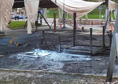 Imagen secundaria 1 - El alcalde, en el lugar de los hechos junto a dos agentes de la polícia local.