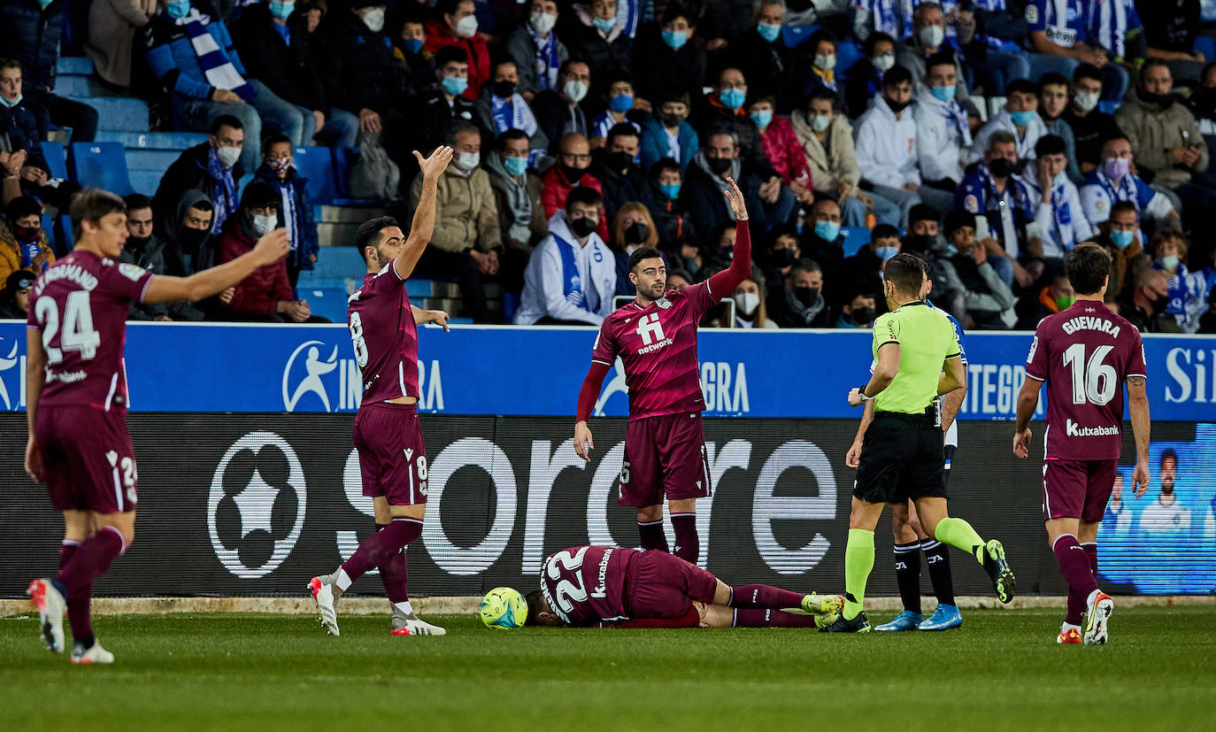 Fotos: Las imágenes del Alavés-Real Sociedad