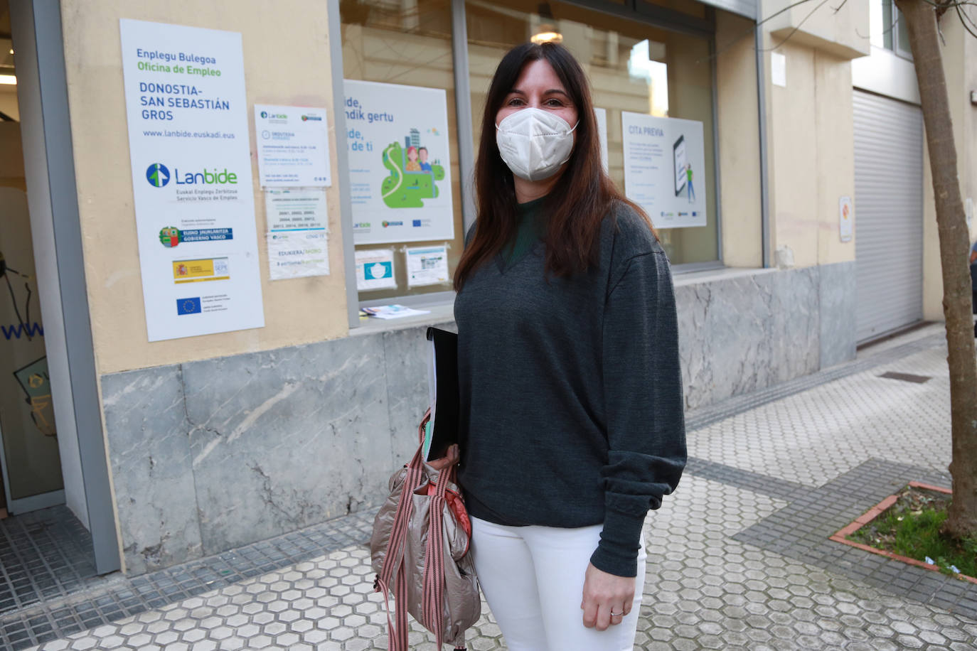 Miriam Santacana a las puertas de Lanbide este martes. 