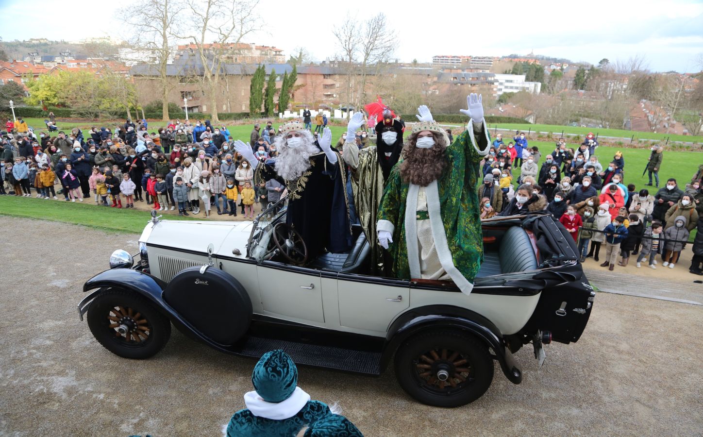 Fotos: La cabalgata de los Reyes Magos recorre las calles de Donostia