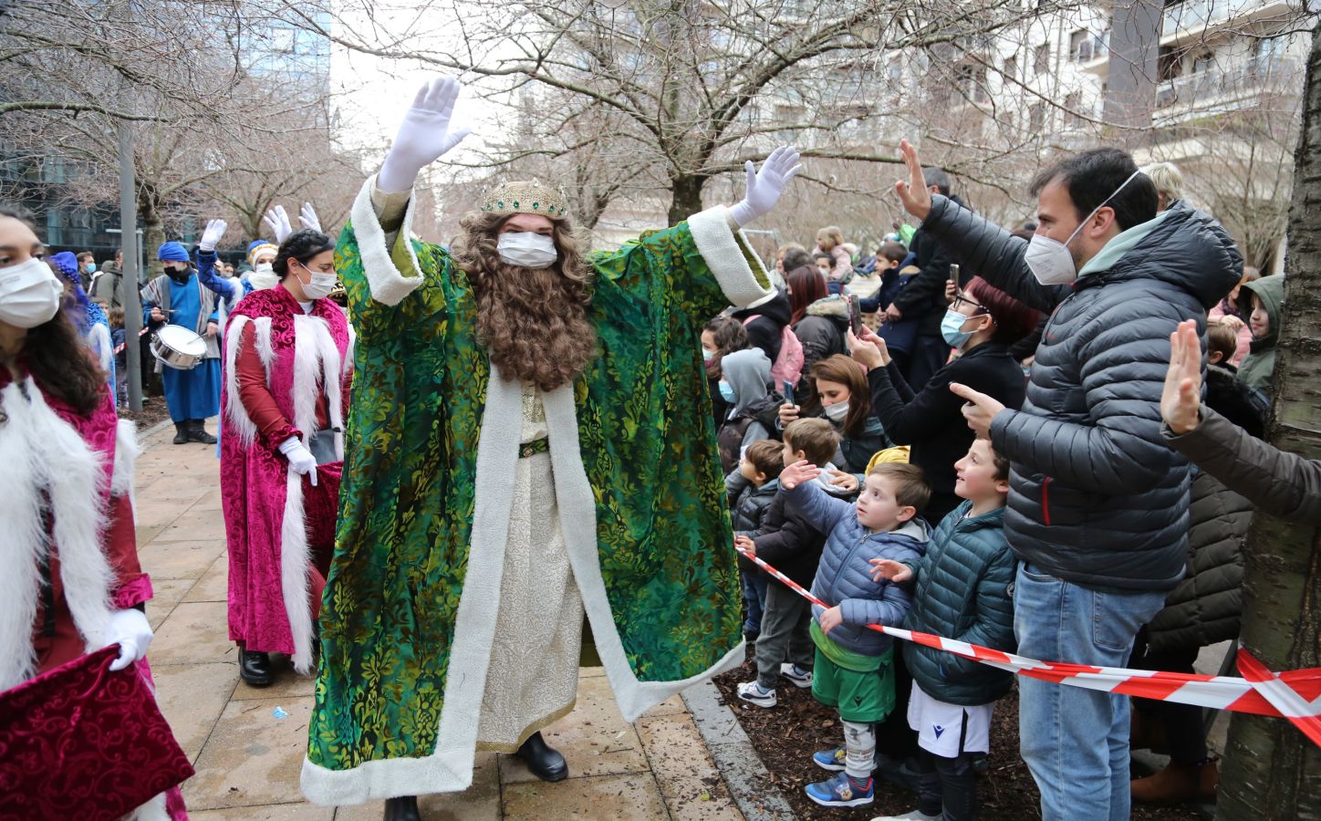 Fotos: La cabalgata de los Reyes Magos recorre las calles de Donostia