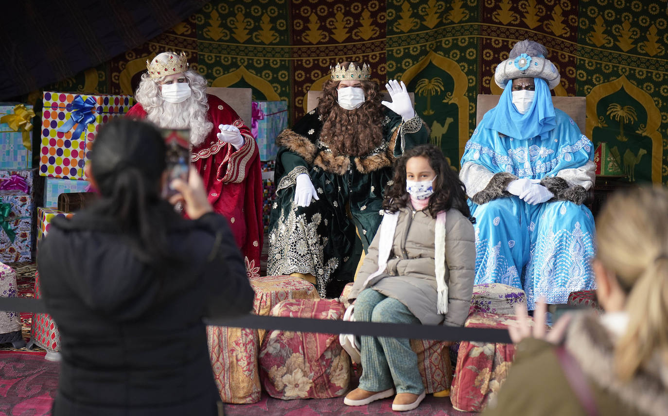 Fotos: El paso de los Reyes Magos por San Sebastián