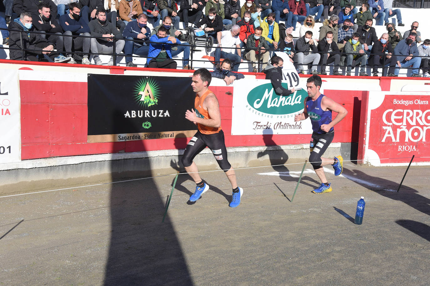 Fotos: Ugaitz Mugertza se hace con la txapela en la primera edición del Euskal Duatloia