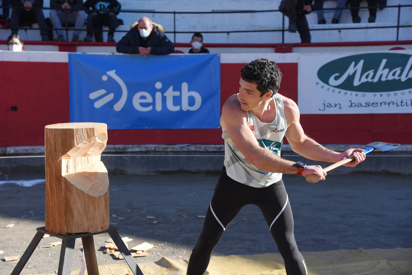 Fotos: Ugaitz Mugertza se hace con la txapela en la primera edición del Euskal Duatloia