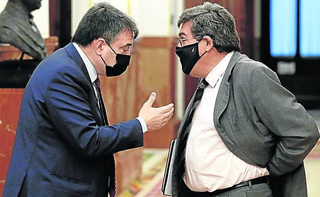 Escrivá tensa la cuerda con el PNV al plantear ahora un traspaso provisional del Ingreso Mínimo Vital