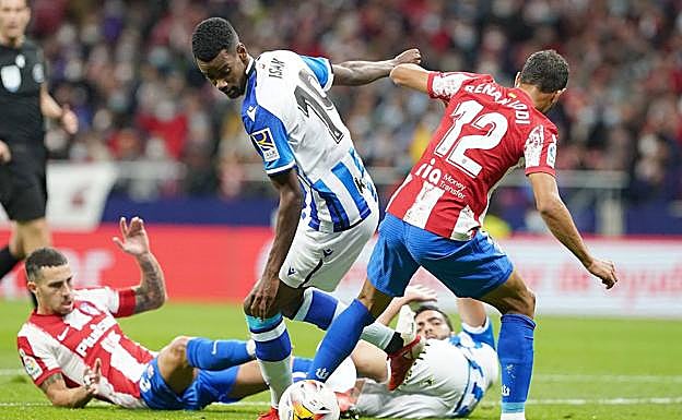 Imagen del encuentro de la primera vuelta entre la Real y el Atlético.
